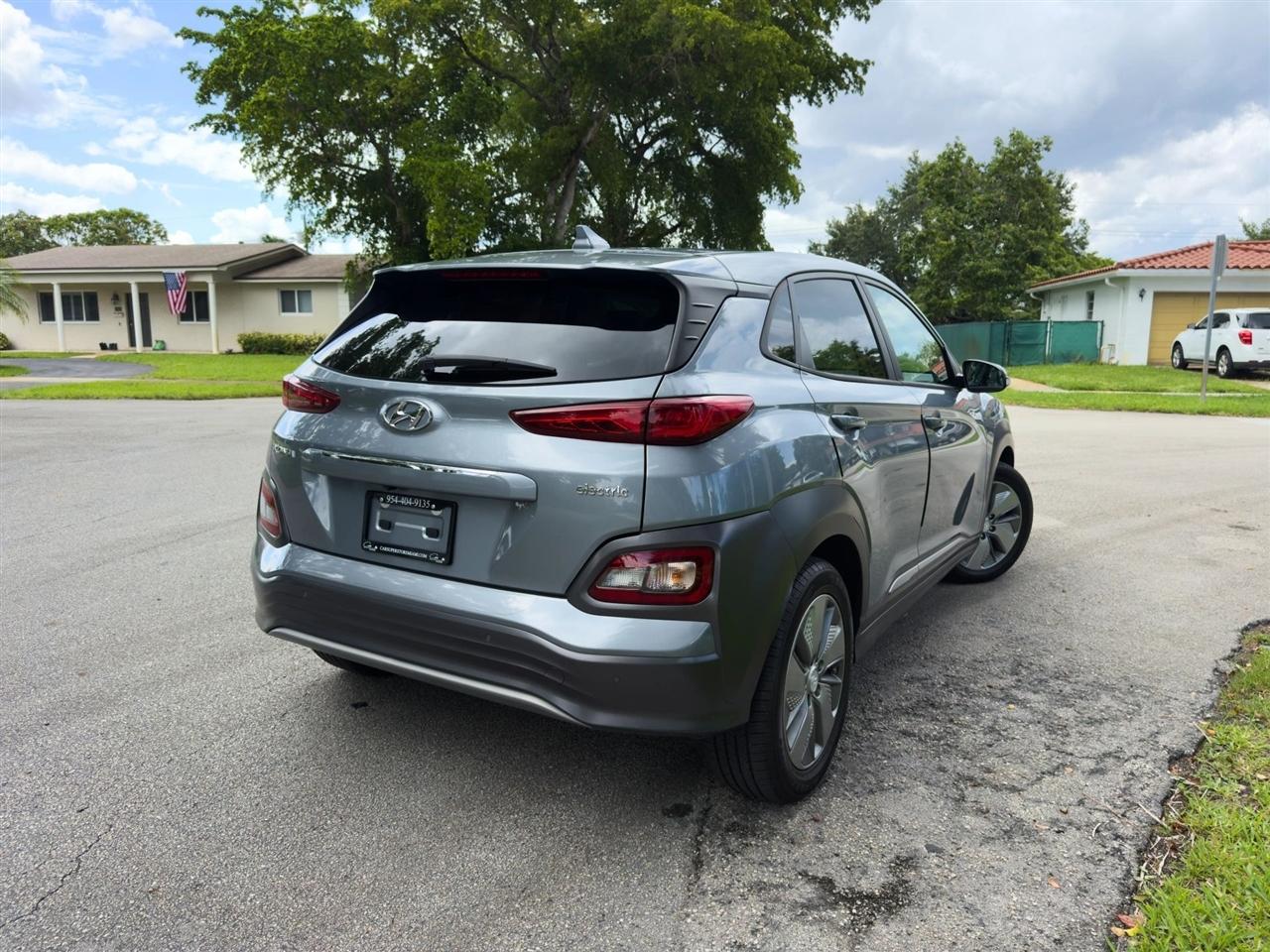 Hyundai Kona EV  2021