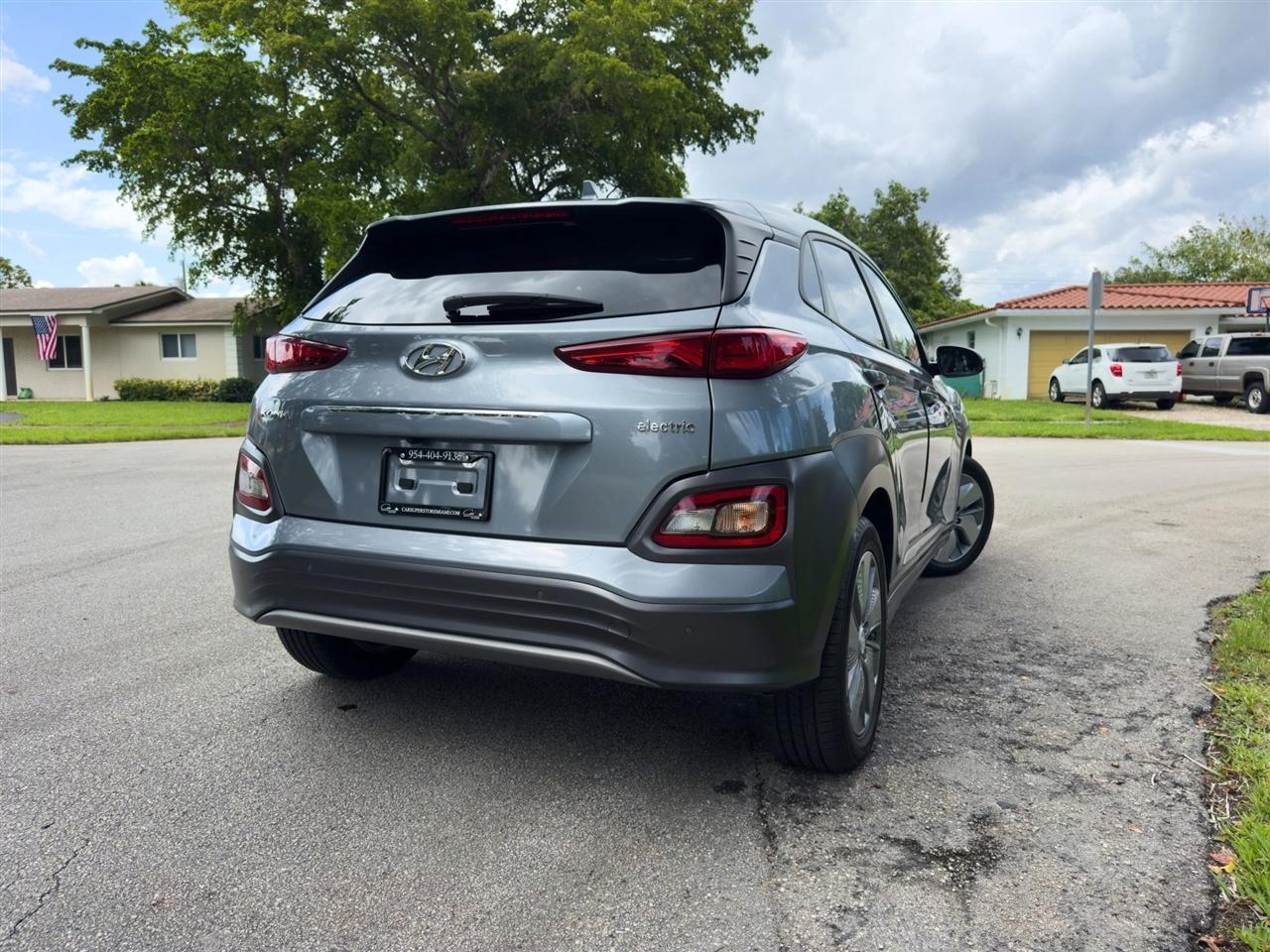 Hyundai Kona EV  2021