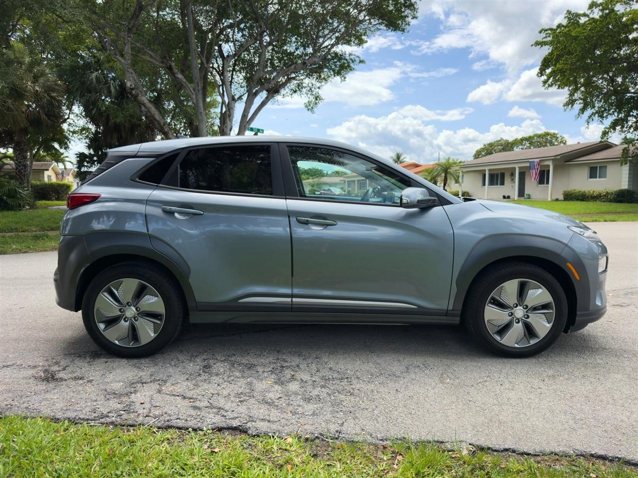 Hyundai Kona EV  2021