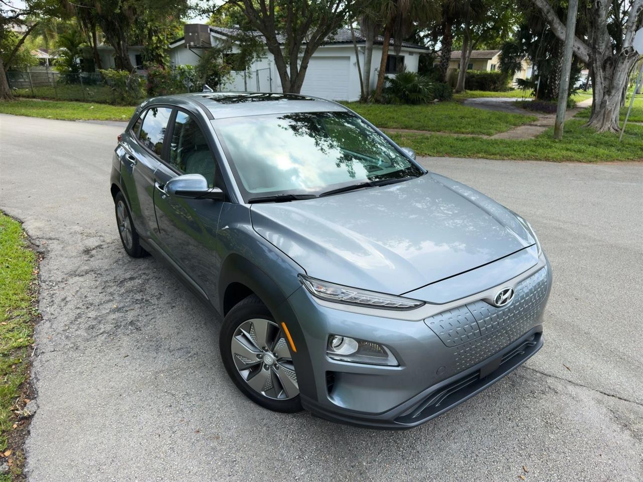 Hyundai Kona EV  2021
