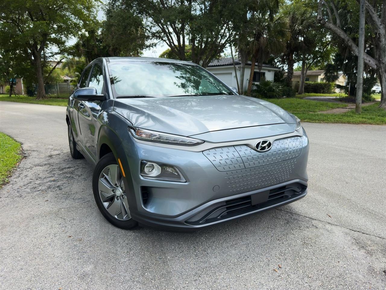 Hyundai Kona EV  2021