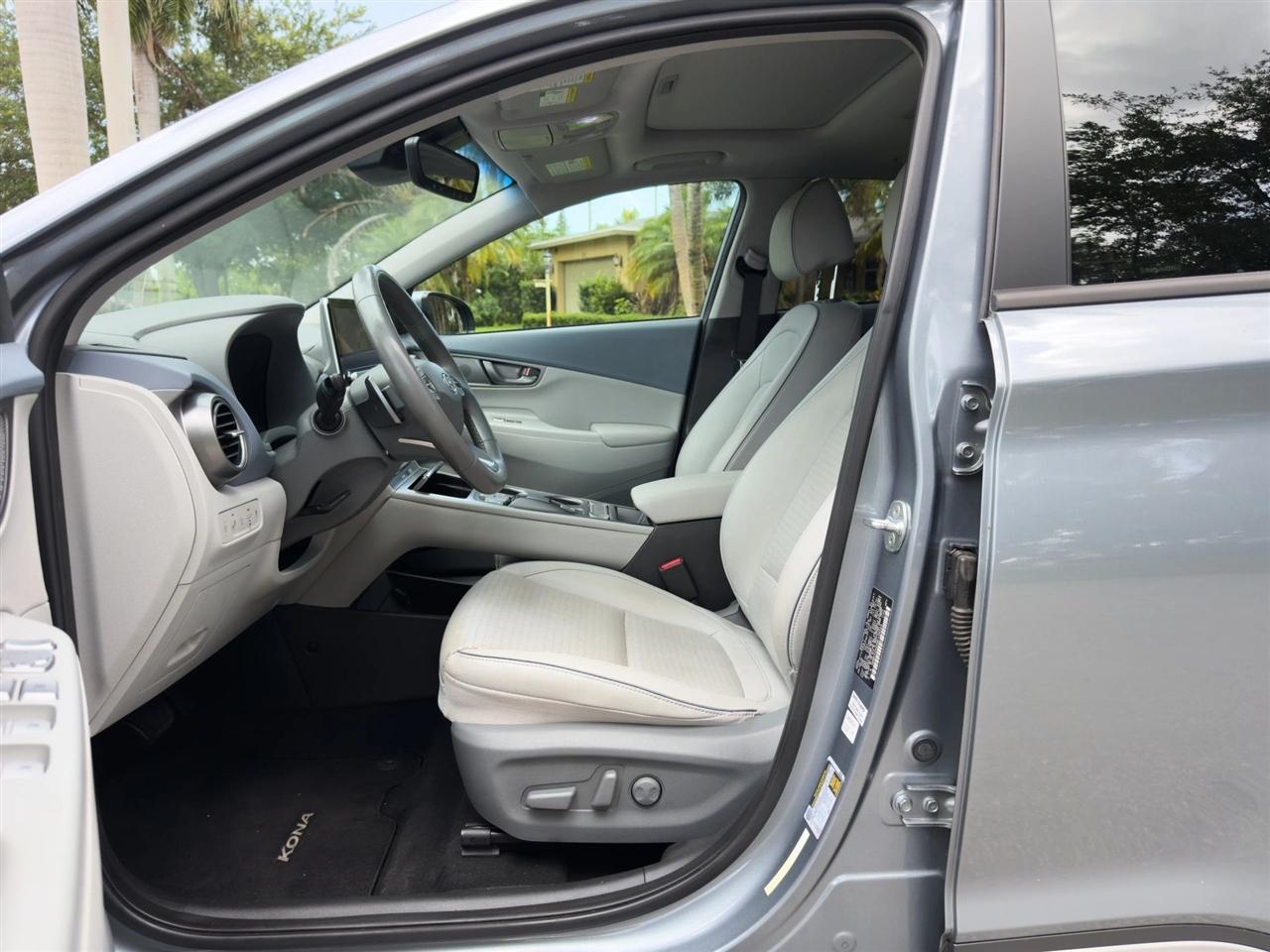 Hyundai Kona EV  2021