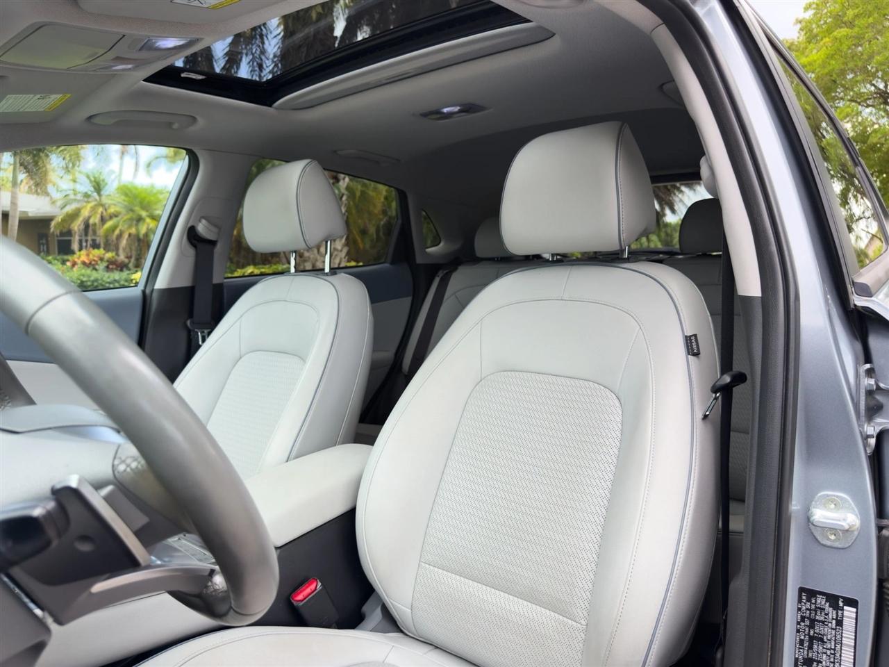 Hyundai Kona EV  2021