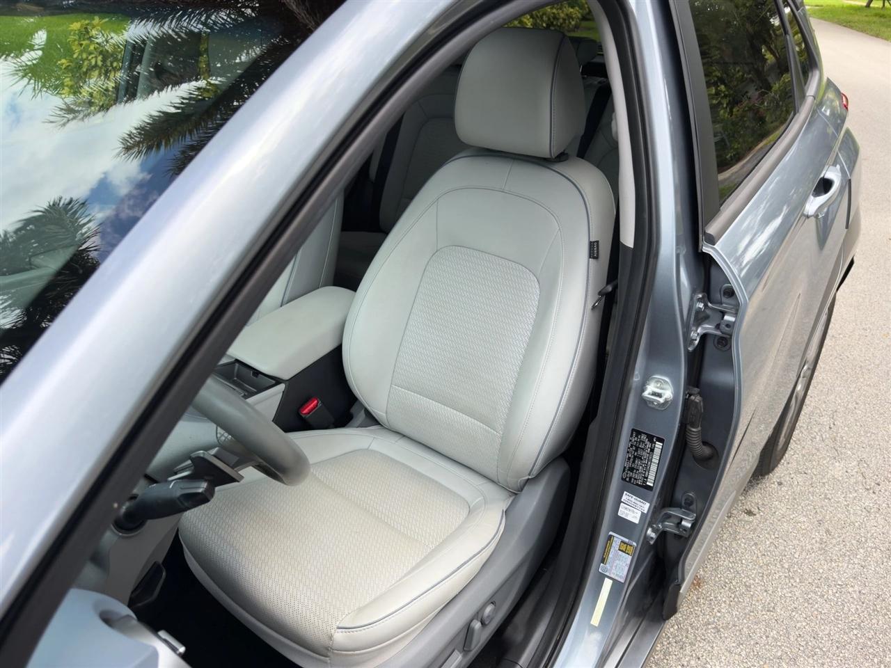 Hyundai Kona EV  2021
