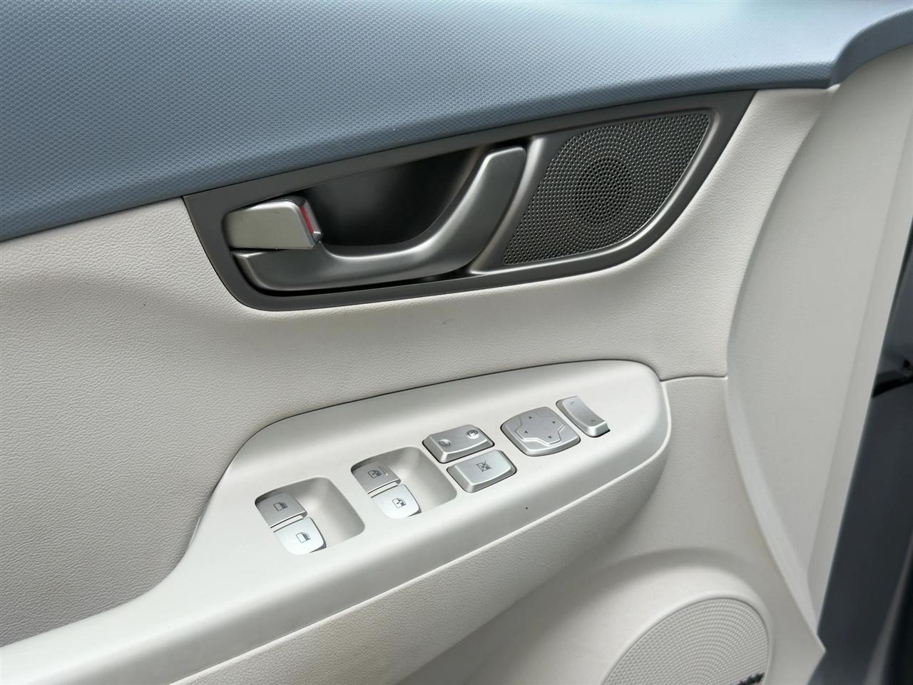 Hyundai Kona EV  2021