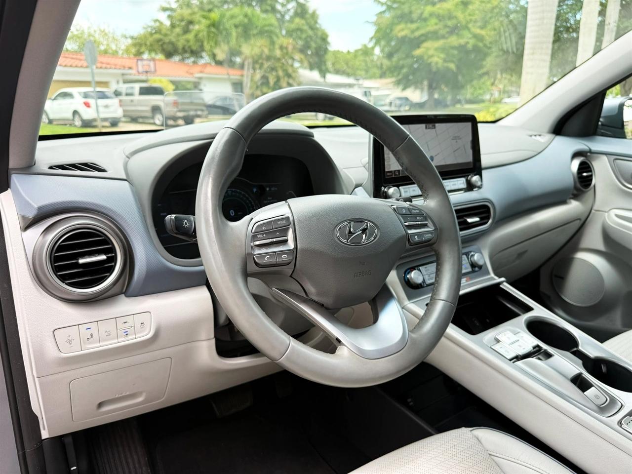 Hyundai Kona EV  2021