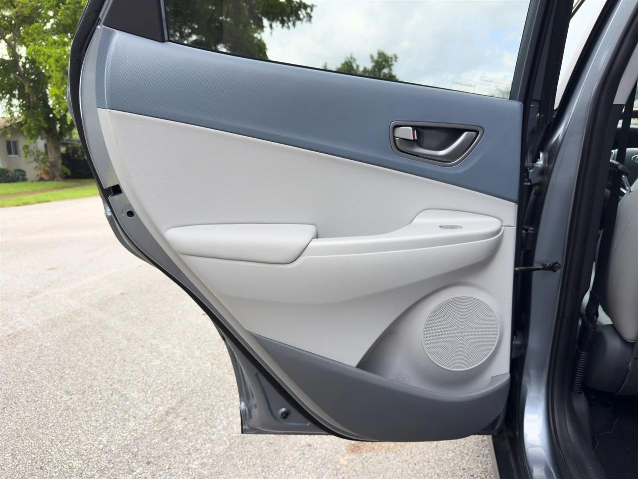 Hyundai Kona EV  2021