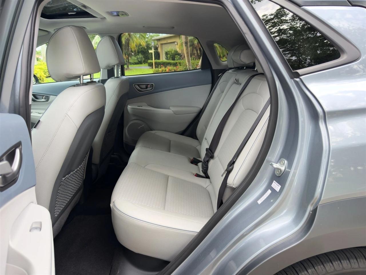 Hyundai Kona EV  2021