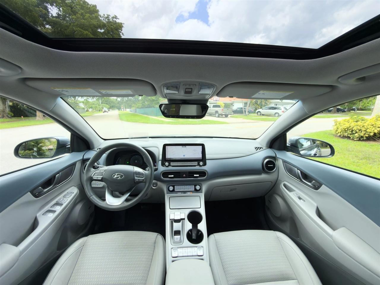 Hyundai Kona EV  2021