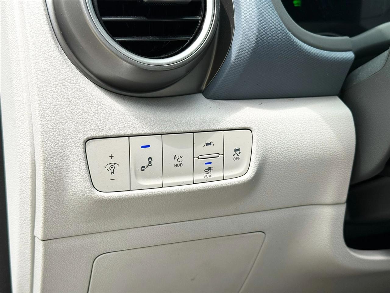 Hyundai Kona EV  2021