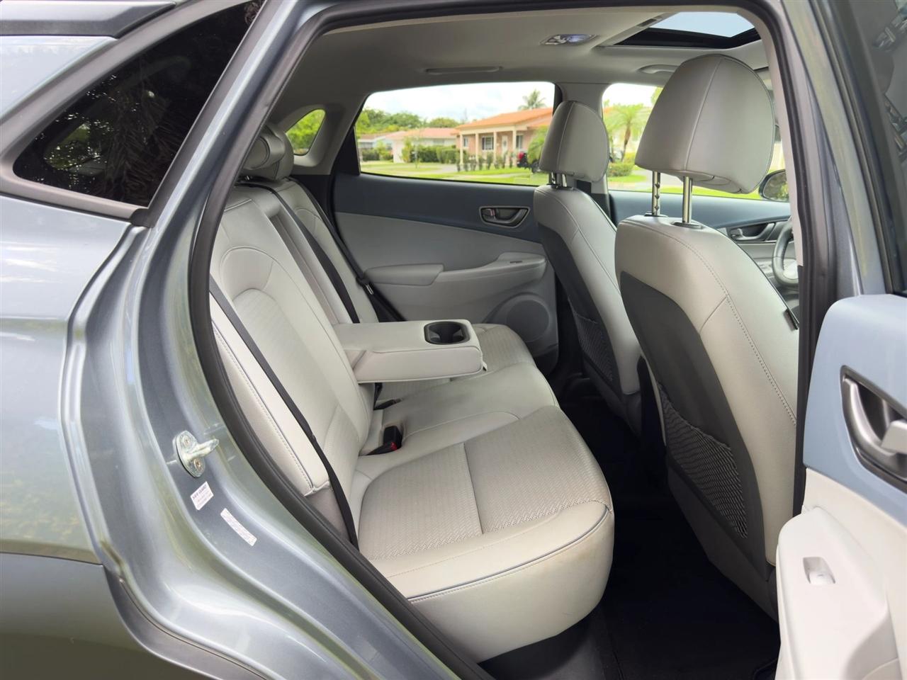 Hyundai Kona EV  2021