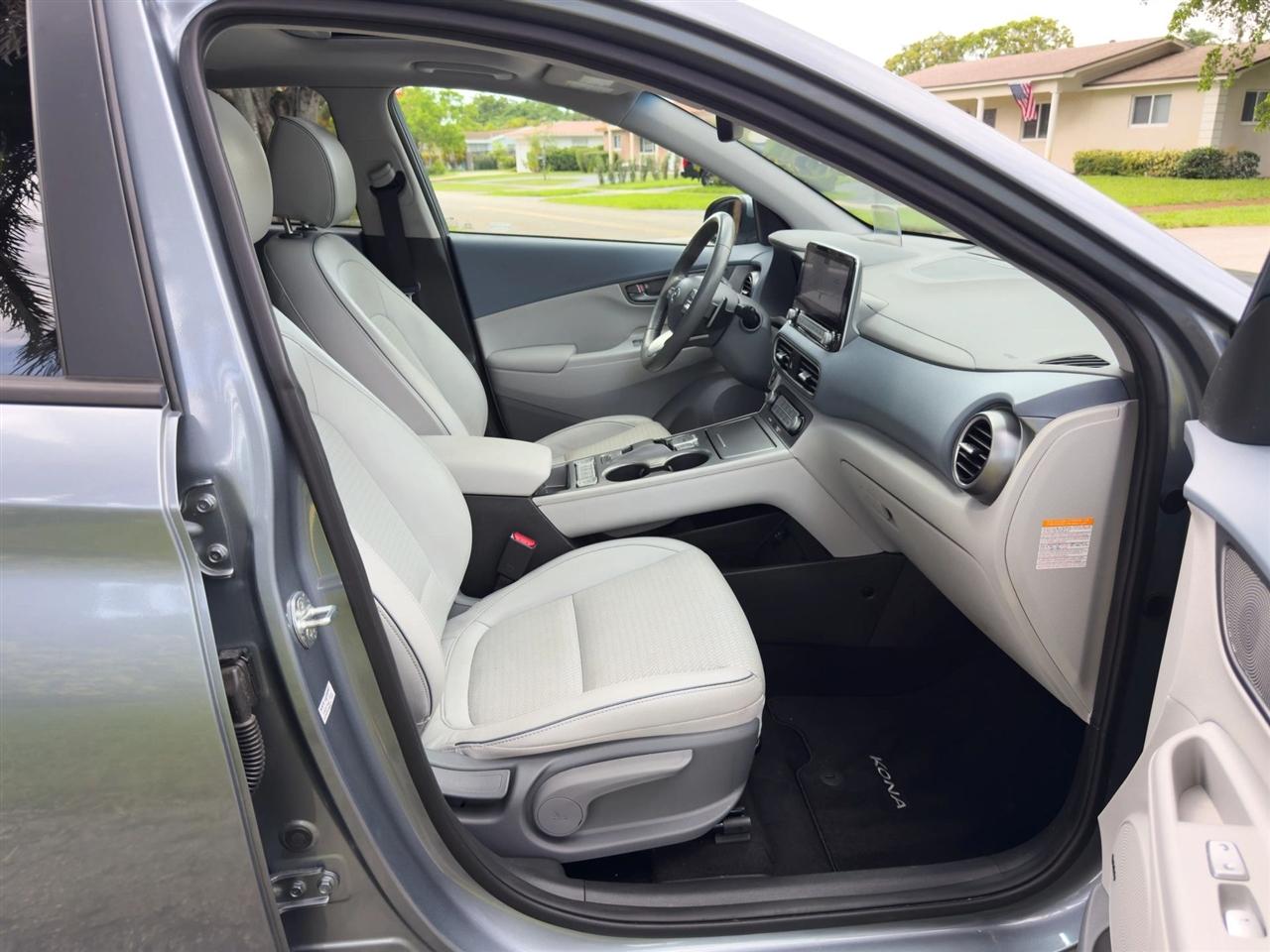 Hyundai Kona EV  2021