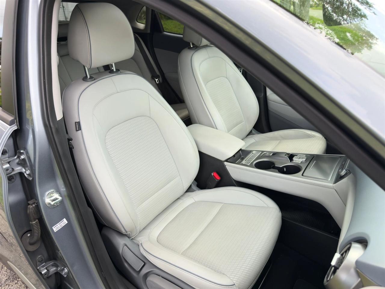 Hyundai Kona EV  2021