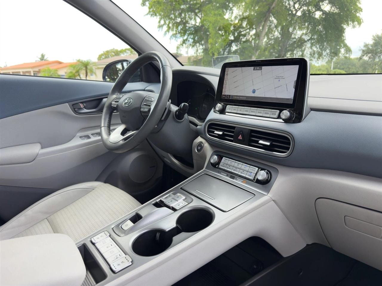 Hyundai Kona EV  2021