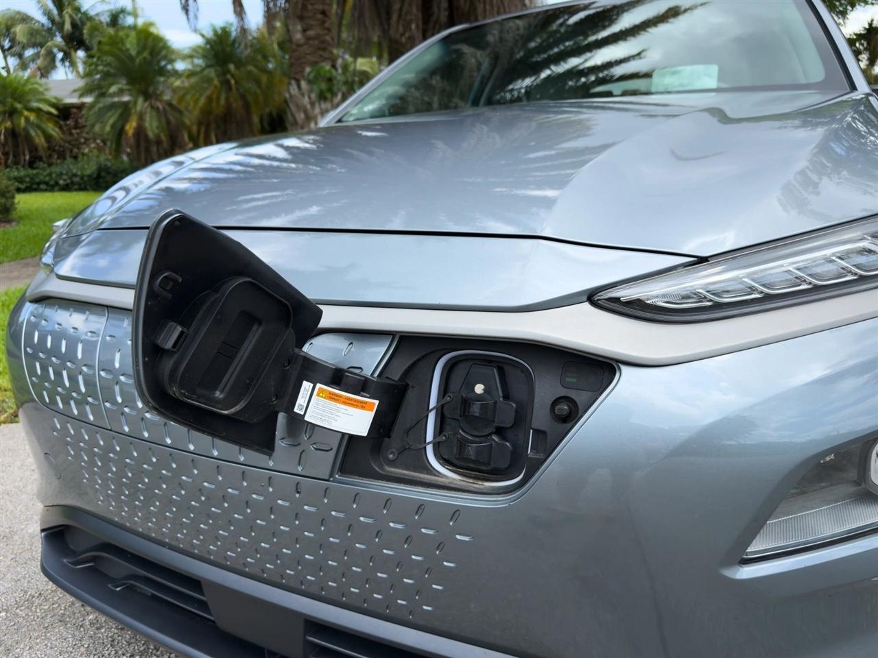 Hyundai Kona EV  2021