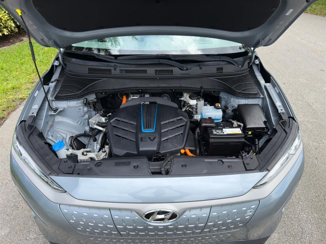 Hyundai Kona EV  2021
