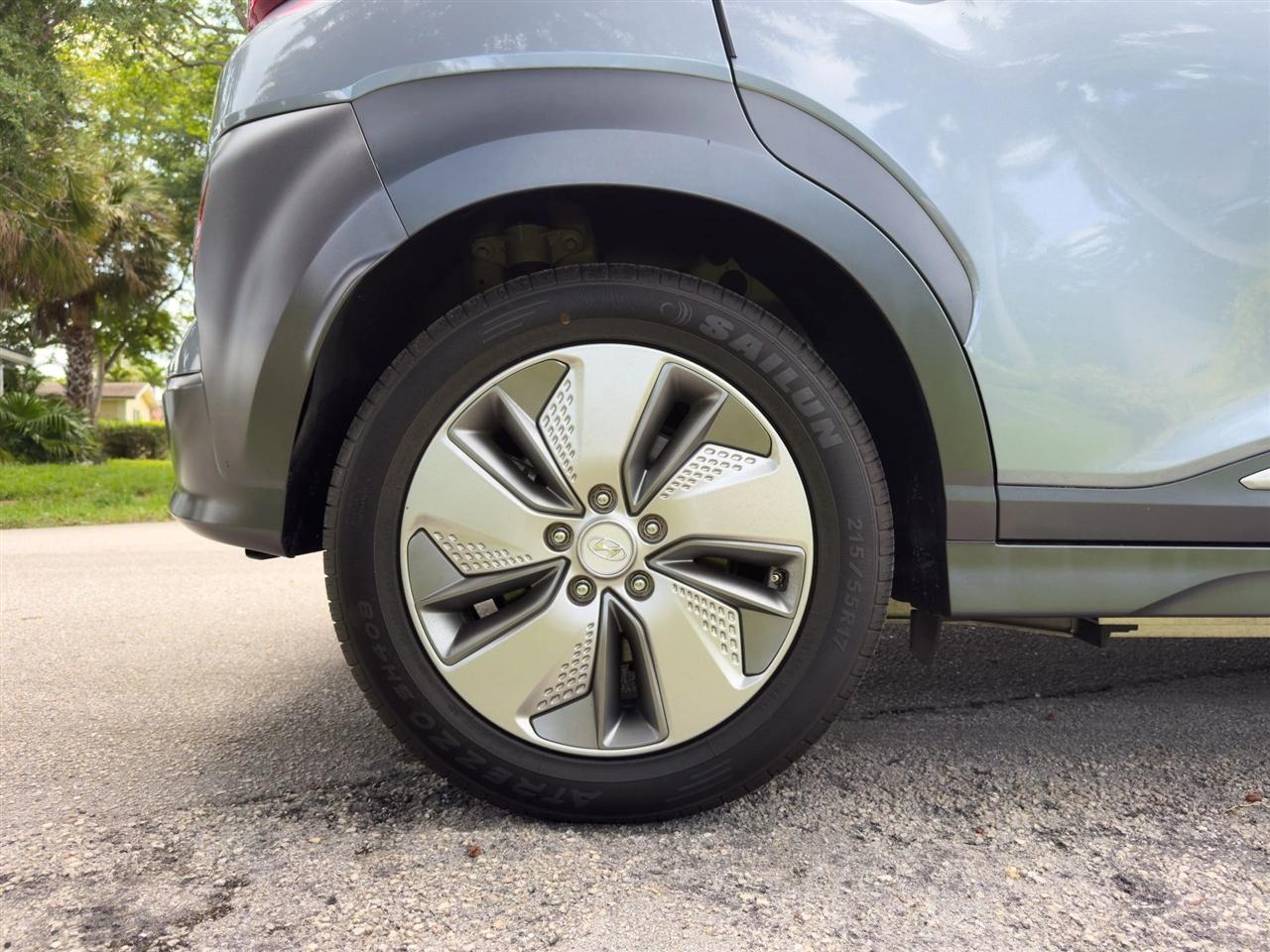Hyundai Kona EV  2021