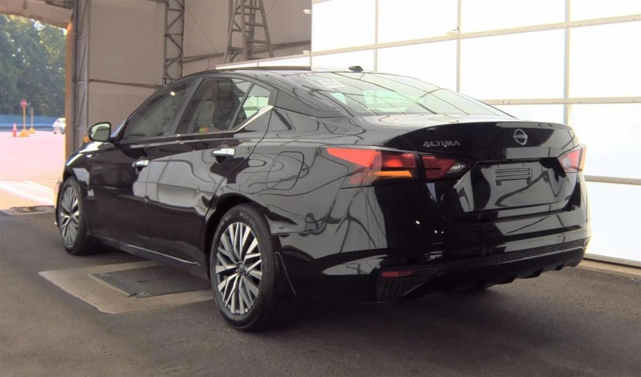 Nissan Altima  2025