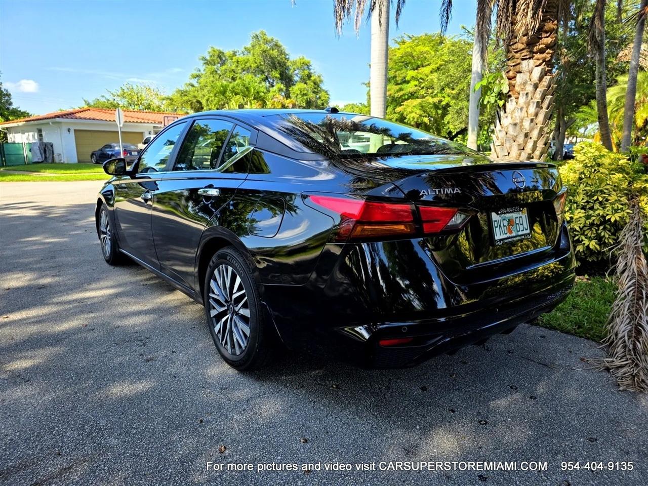Nissan Altima  2025