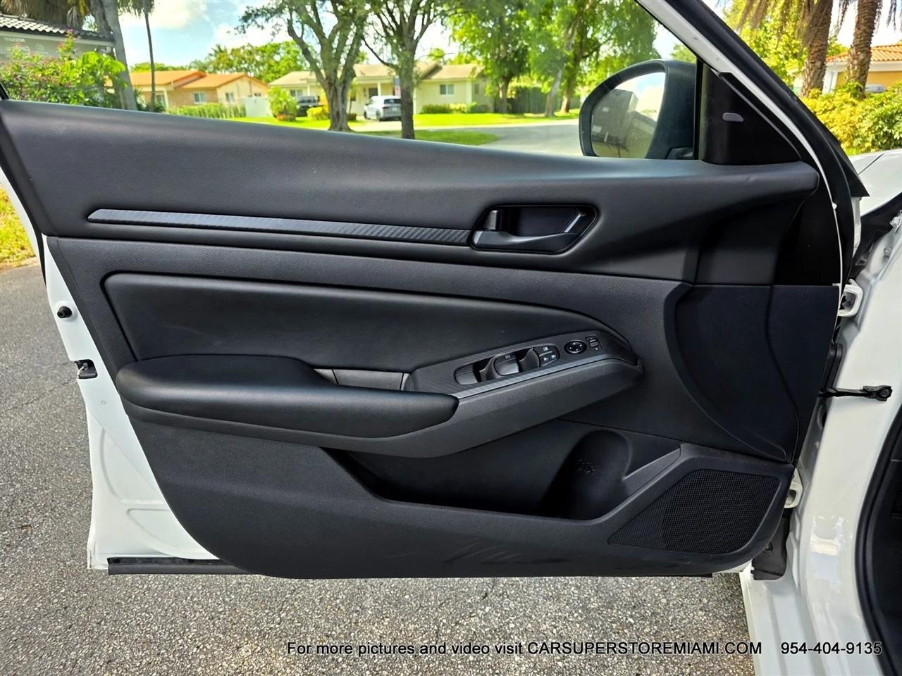 Nissan Altima  2025