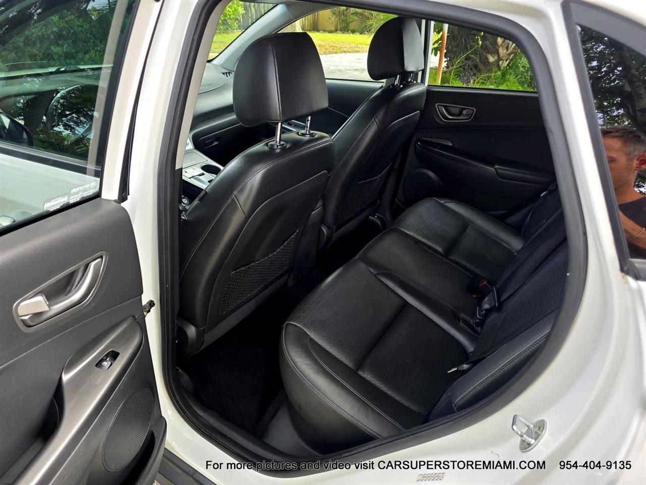Hyundai Kona EV  2021