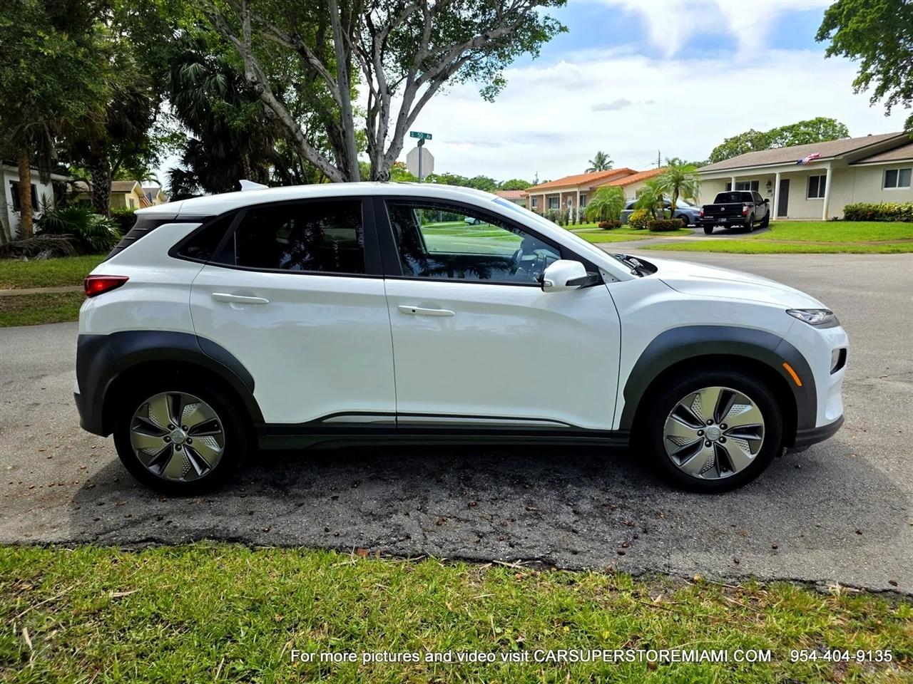 Hyundai Kona EV  2021