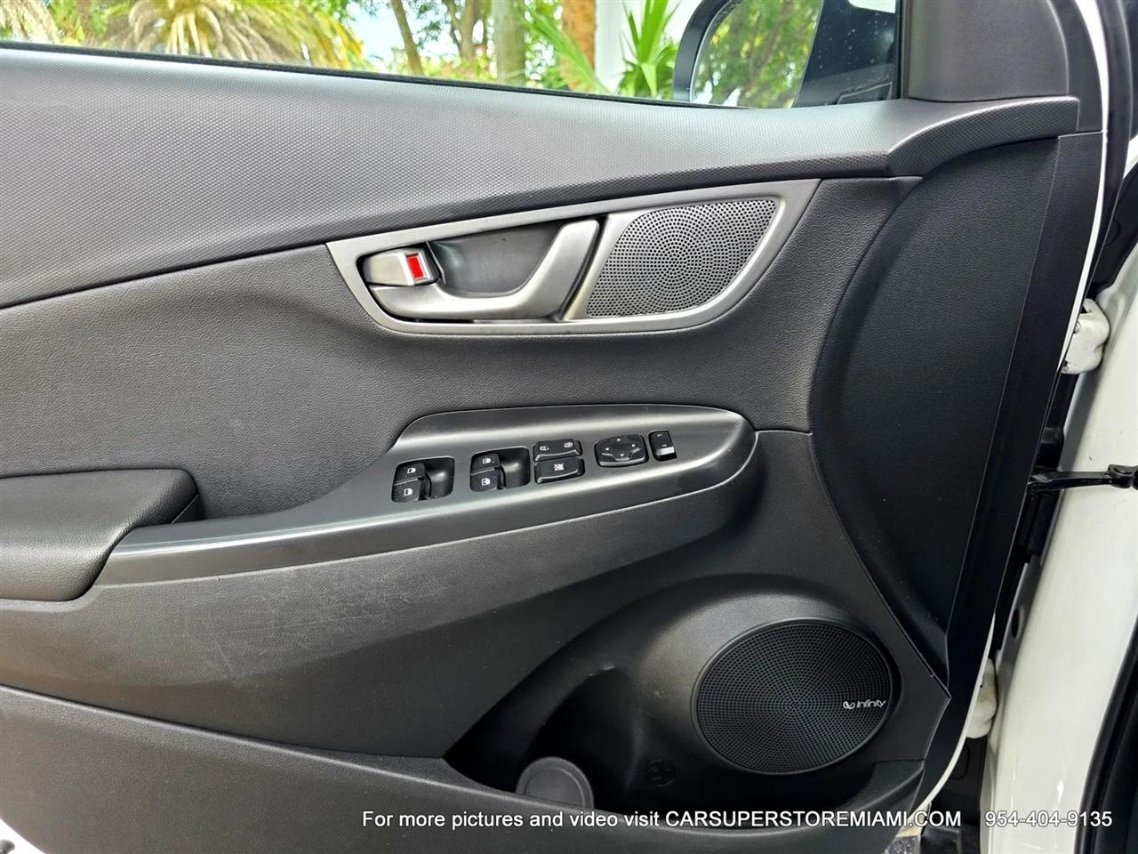Hyundai Kona EV  2021