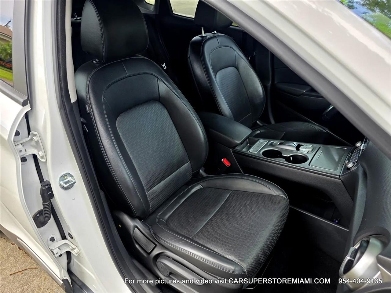 Hyundai Kona EV  2021