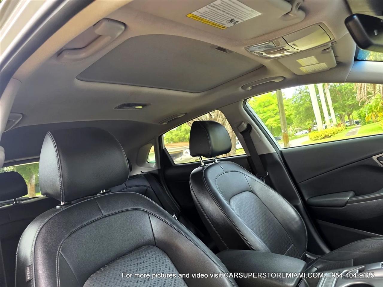 Hyundai Kona EV  2021