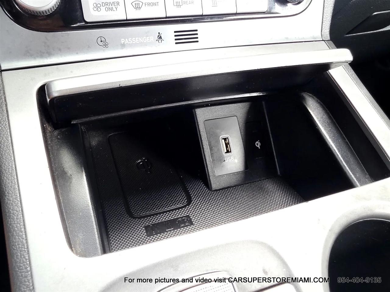Hyundai Kona EV  2021