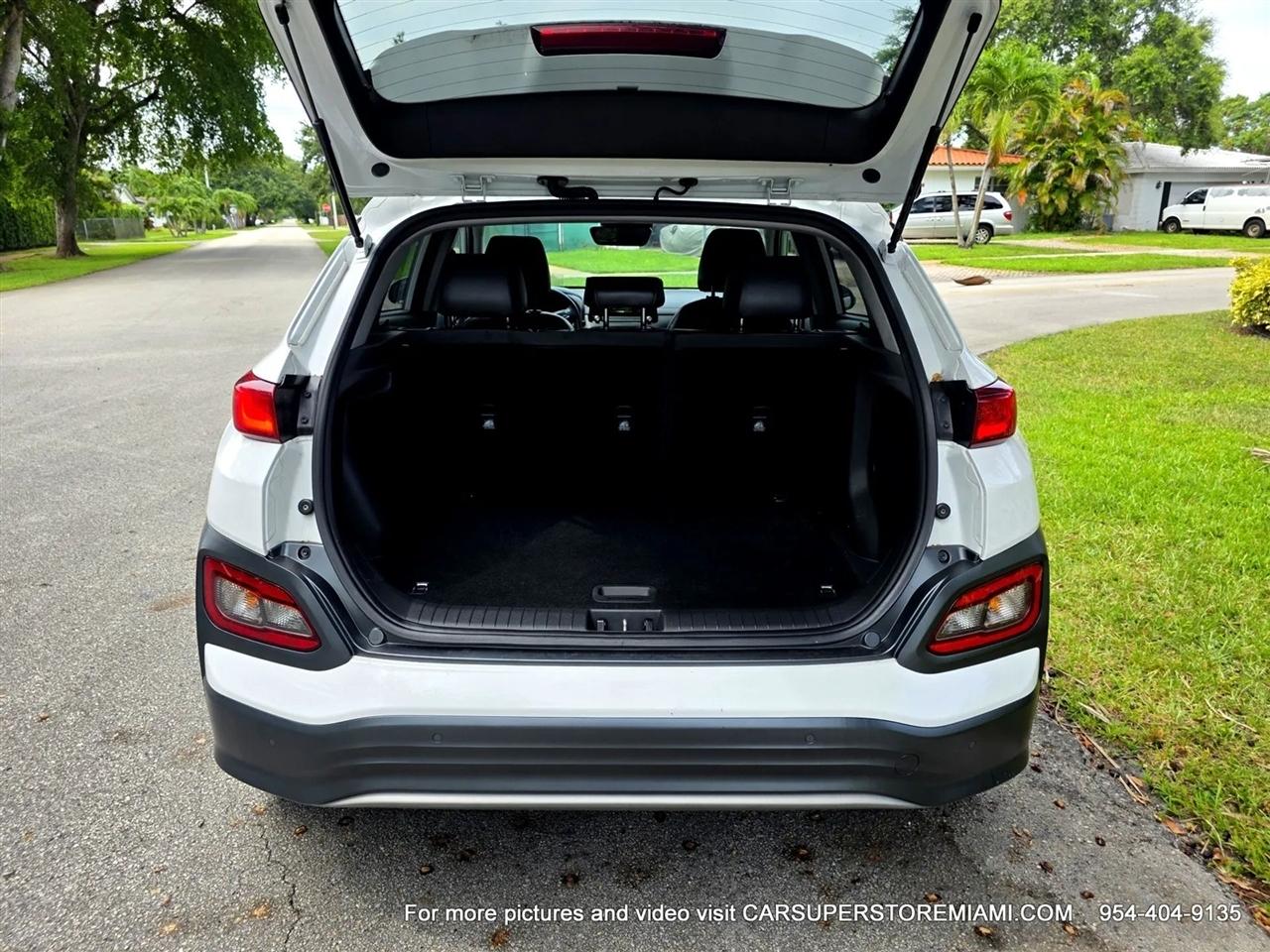 Hyundai Kona EV  2021
