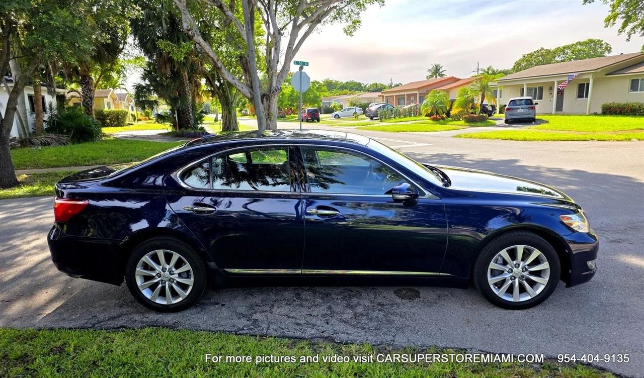 Lexus LS 460  2010