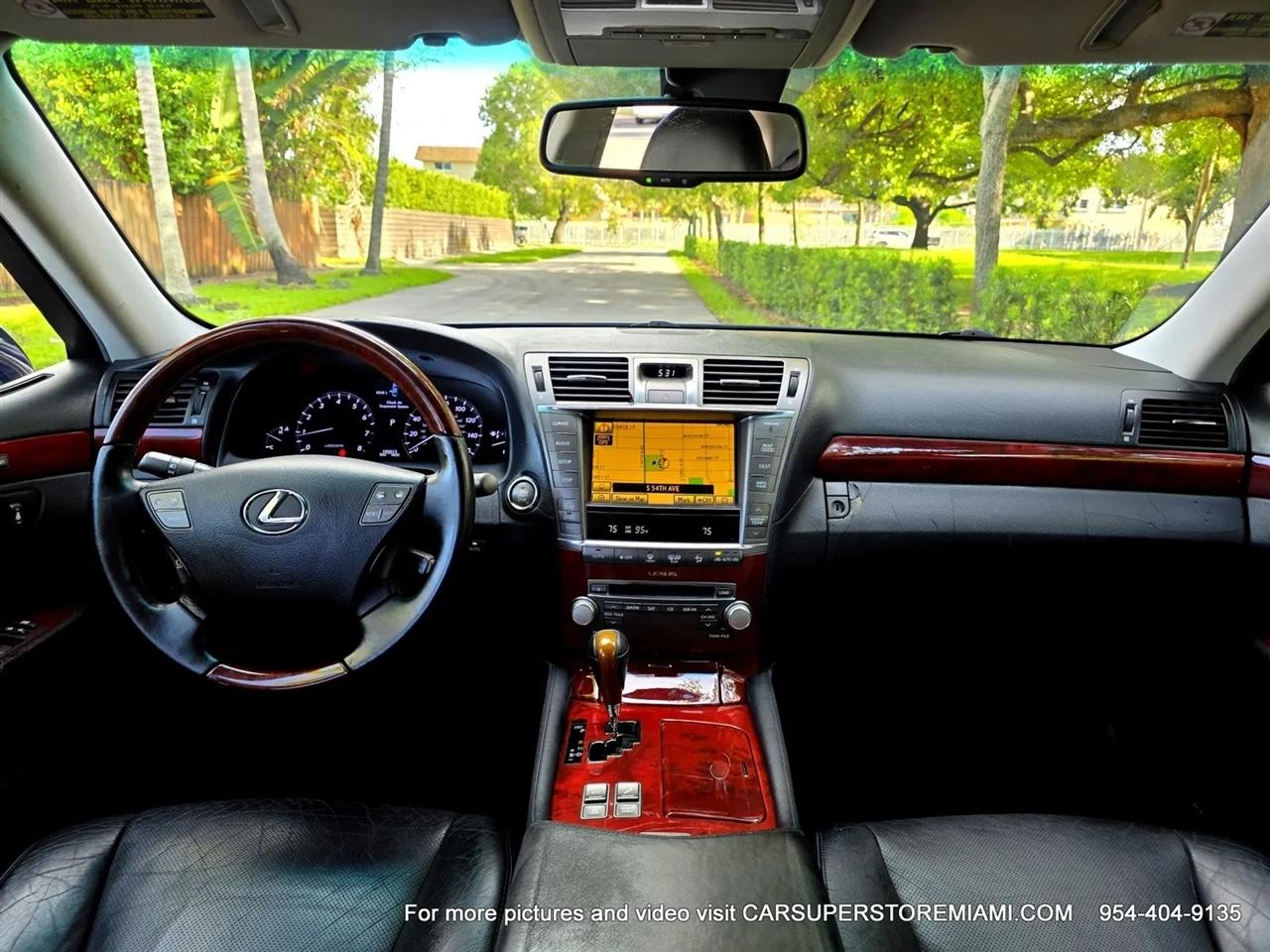 Lexus LS 460  2010