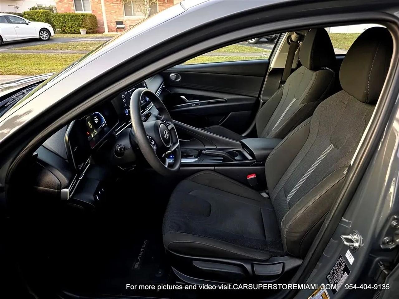 Hyundai Elantra  2024