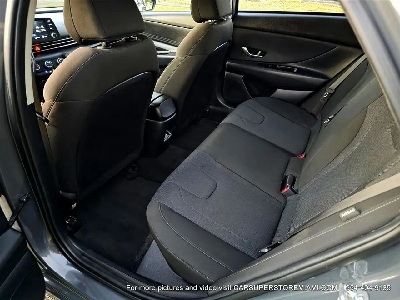 Hyundai Elantra  2024