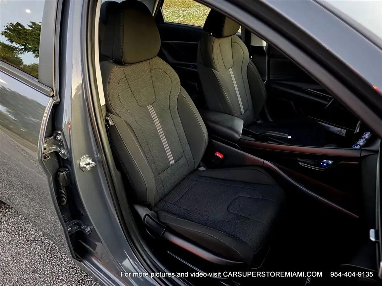 Hyundai Elantra  2024