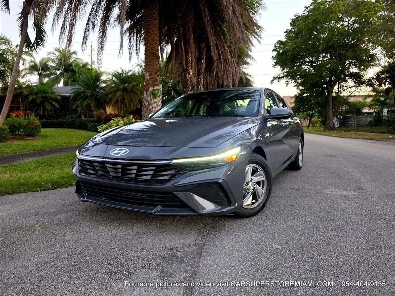 Hyundai Elantra  2024