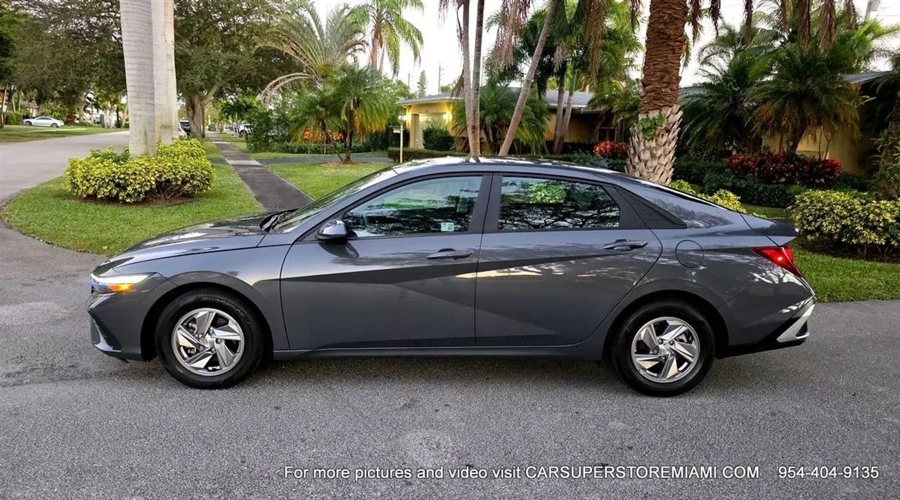 Hyundai Elantra  2024