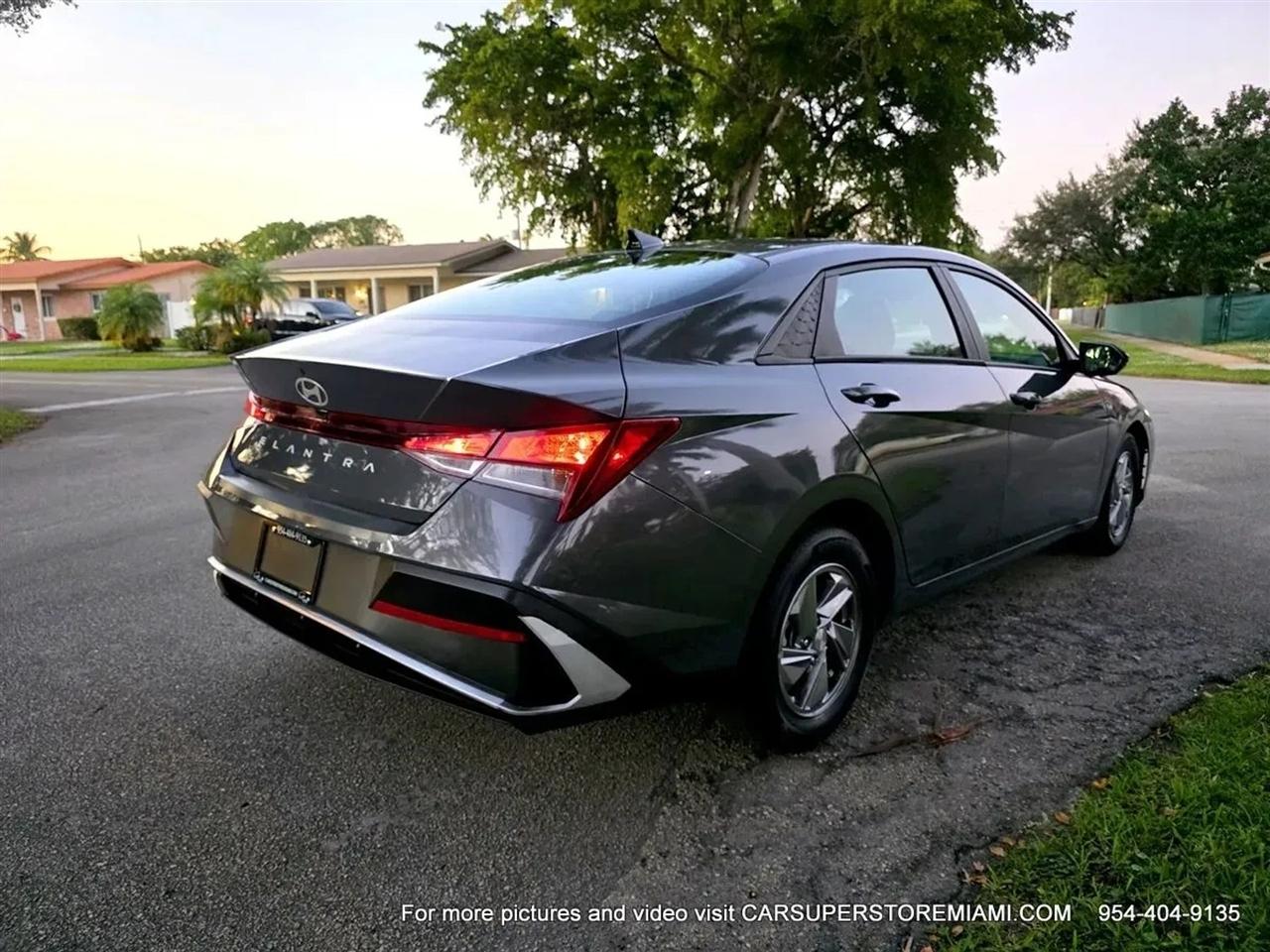 Hyundai Elantra  2024
