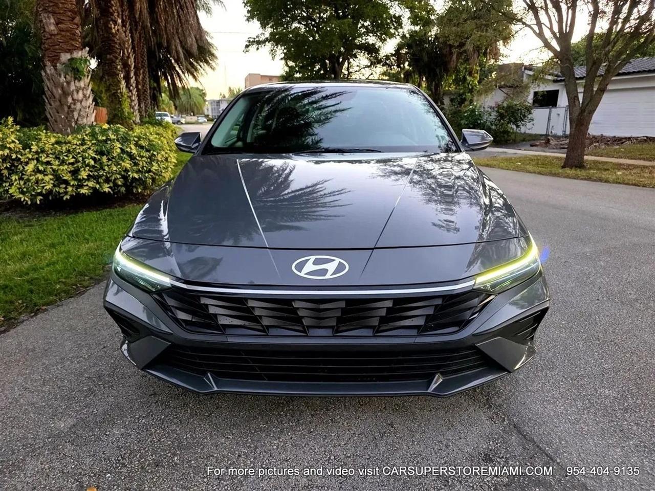 Hyundai Elantra  2024