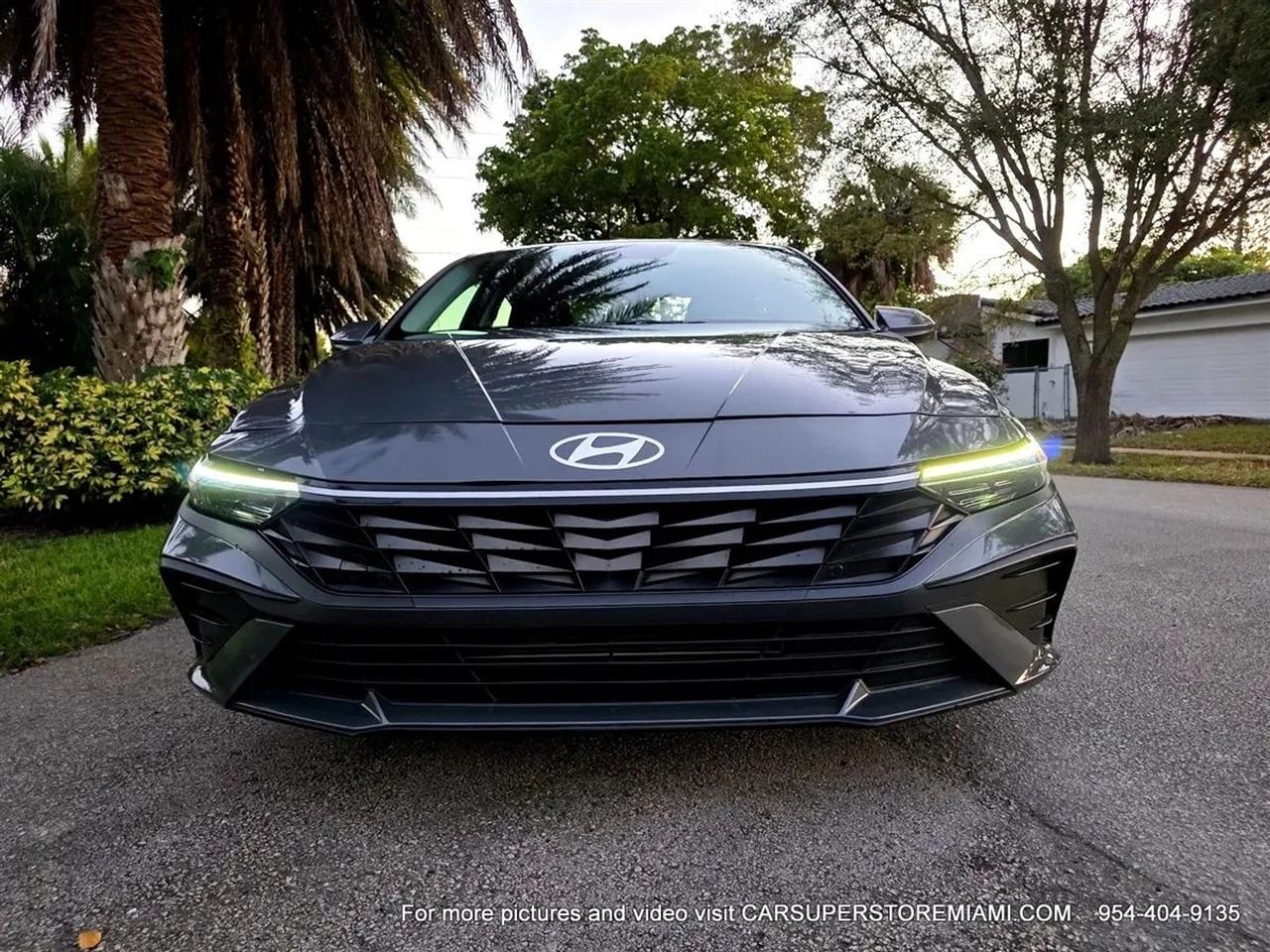 Hyundai Elantra  2024