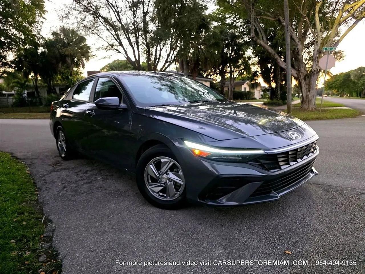 Hyundai Elantra  2024