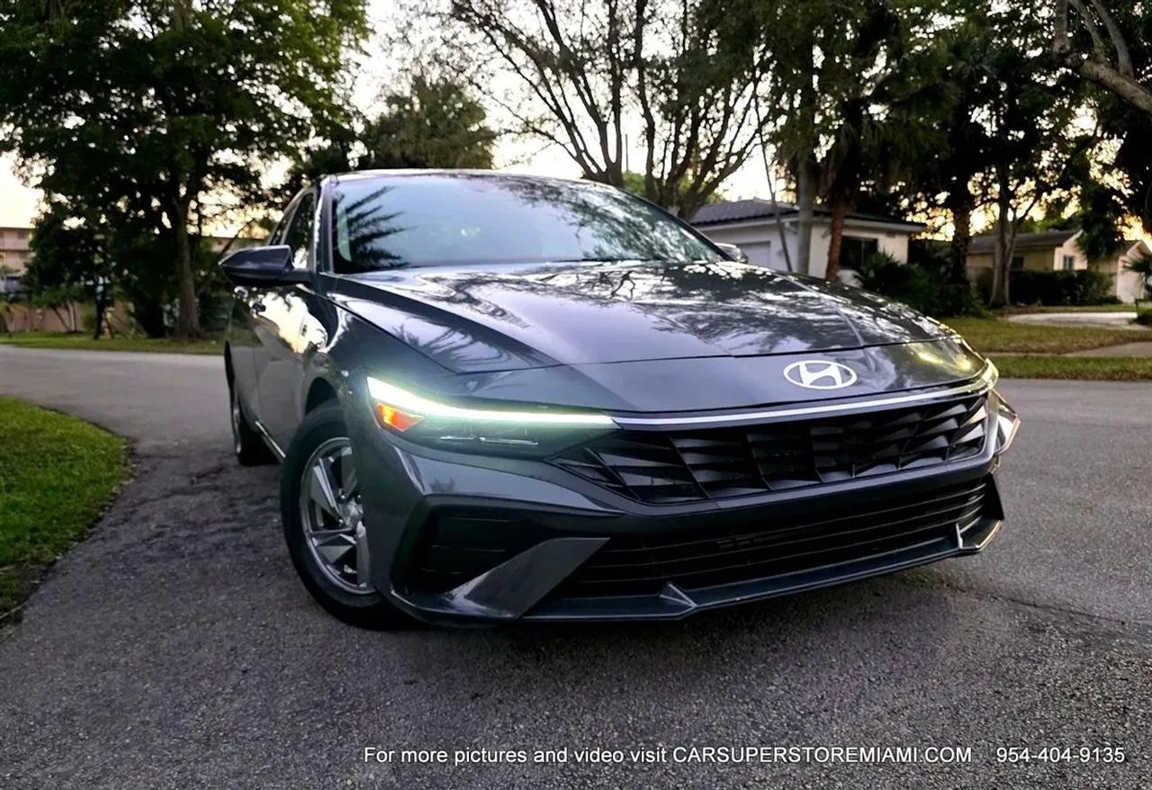 Hyundai Elantra  2024