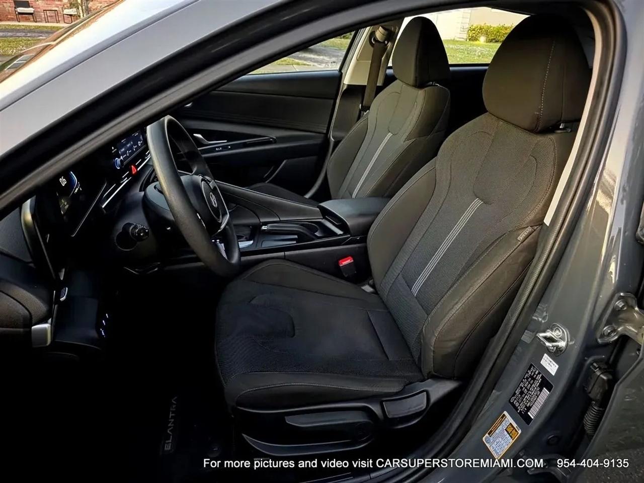 Hyundai Elantra  2024