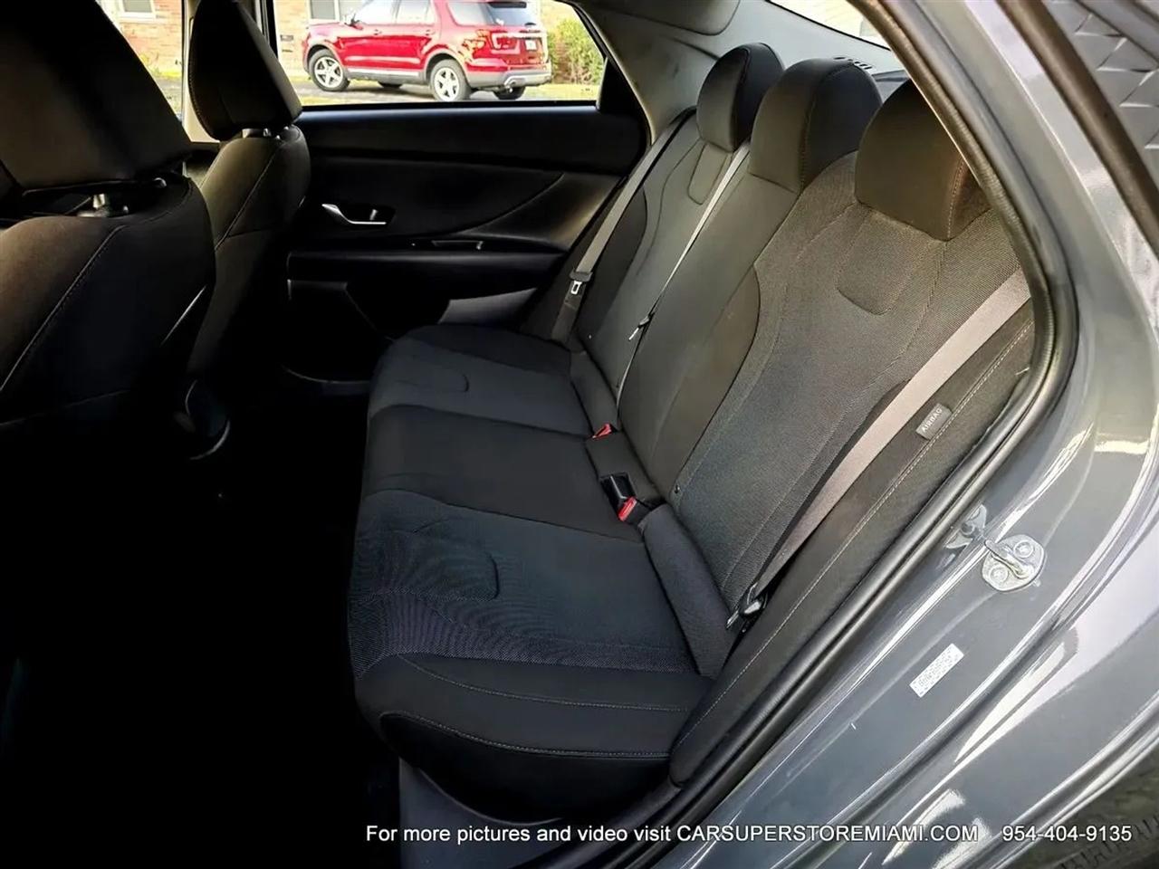 Hyundai Elantra  2024