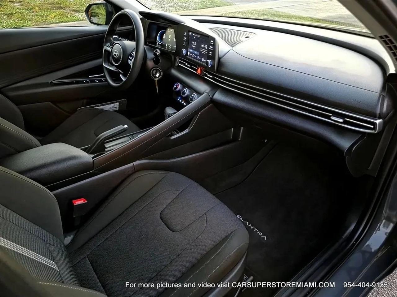 Hyundai Elantra  2024