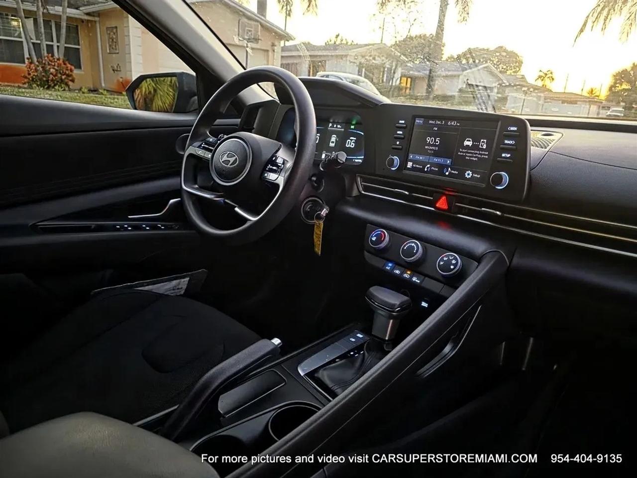 Hyundai Elantra  2024
