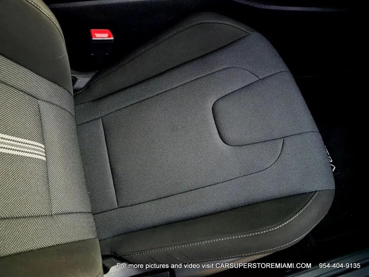 Hyundai Elantra  2024
