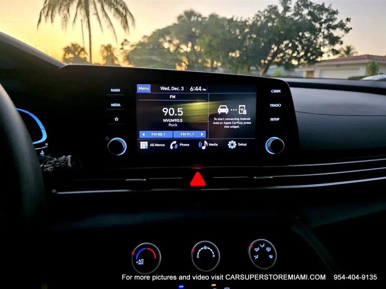 Hyundai Elantra  2024