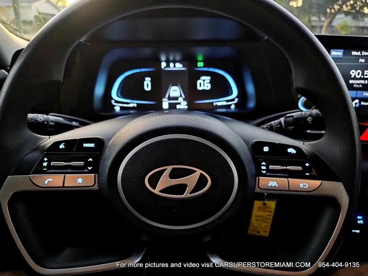 Hyundai Elantra  2024